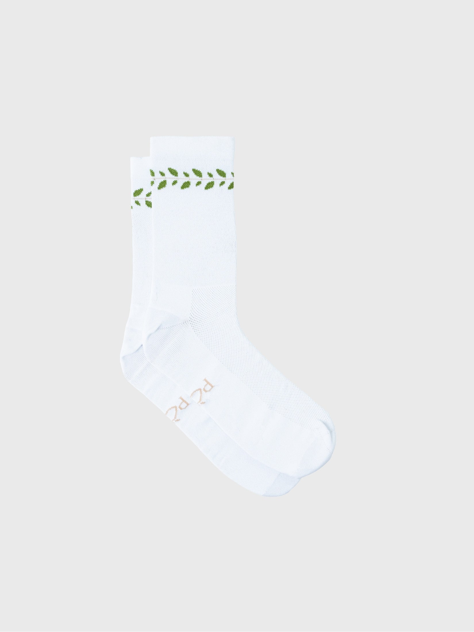 Flat lay view of white Q-Skin polyamide cycling socks with embroidered-style laurel logo.